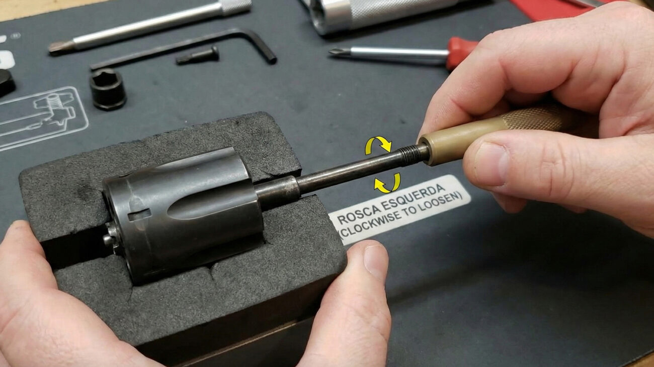Desmontagem de tambor de revólver